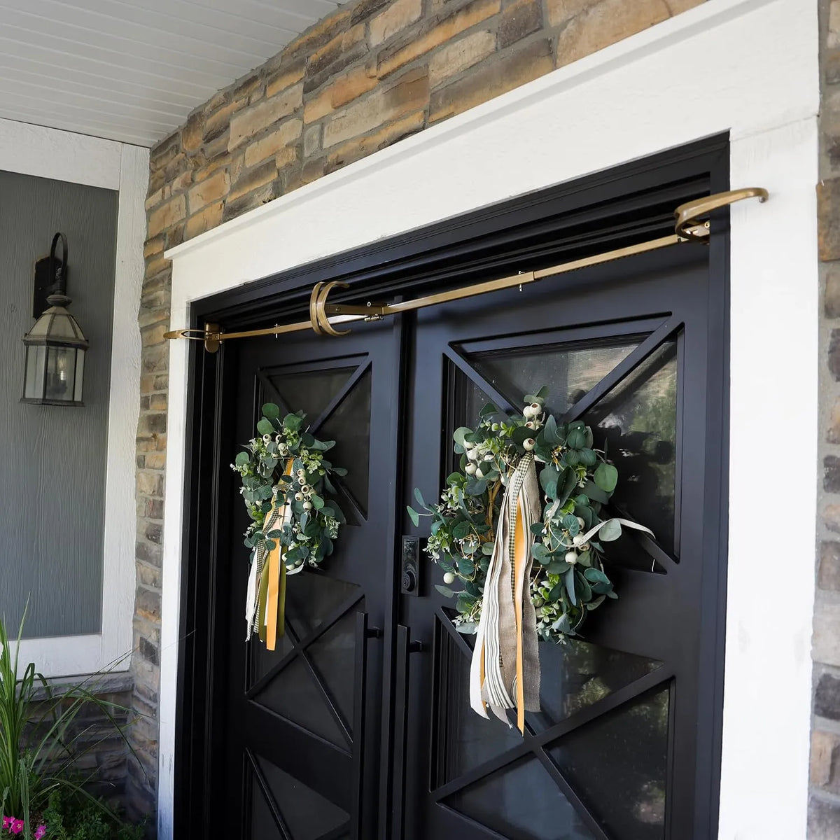 Adjustable Door-Frame Wreath & Garland Hanger Rod