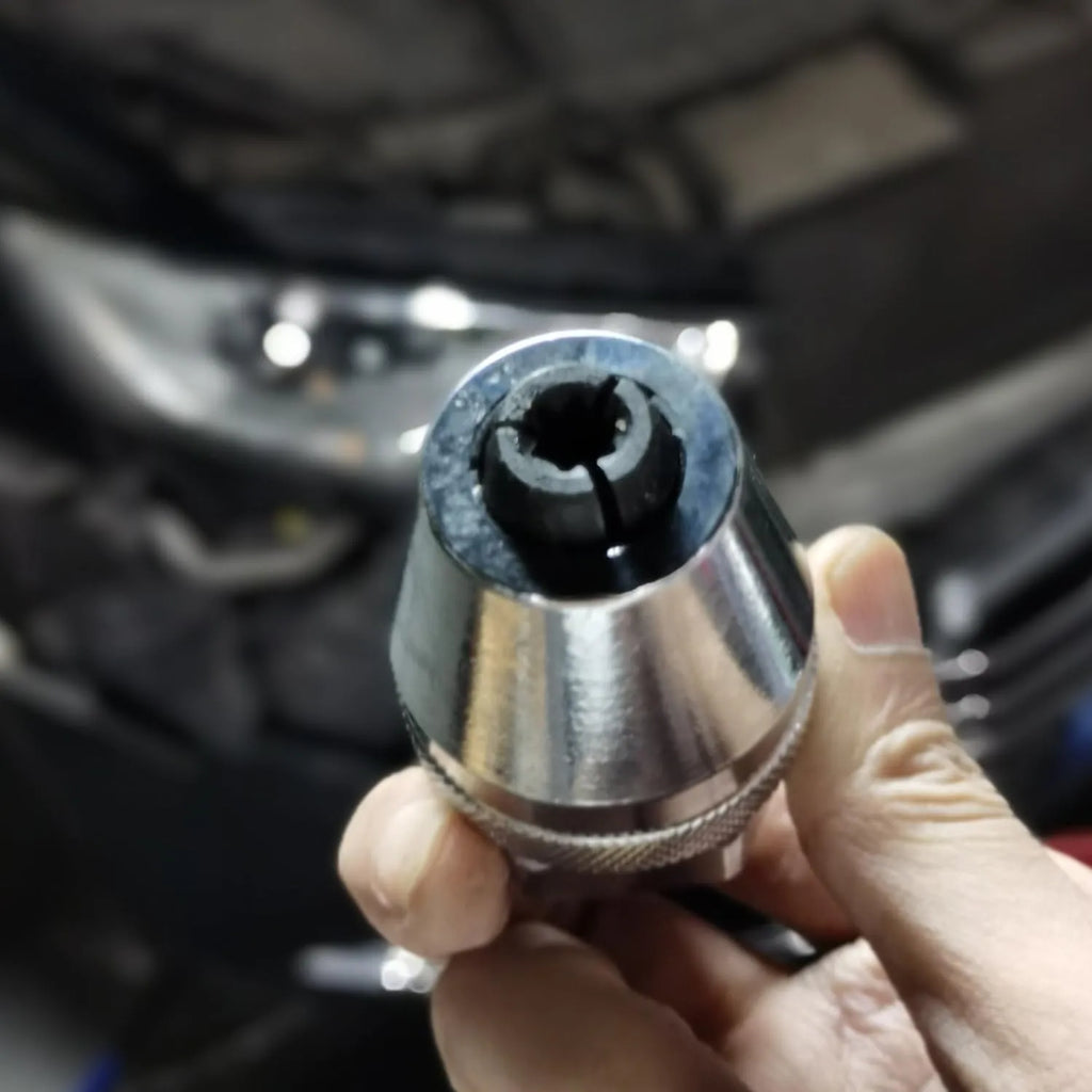 Damaged Bolt and Stud Extractor Tool,Grips and Removes 1/4-Inch to 1/2-Inch Studs