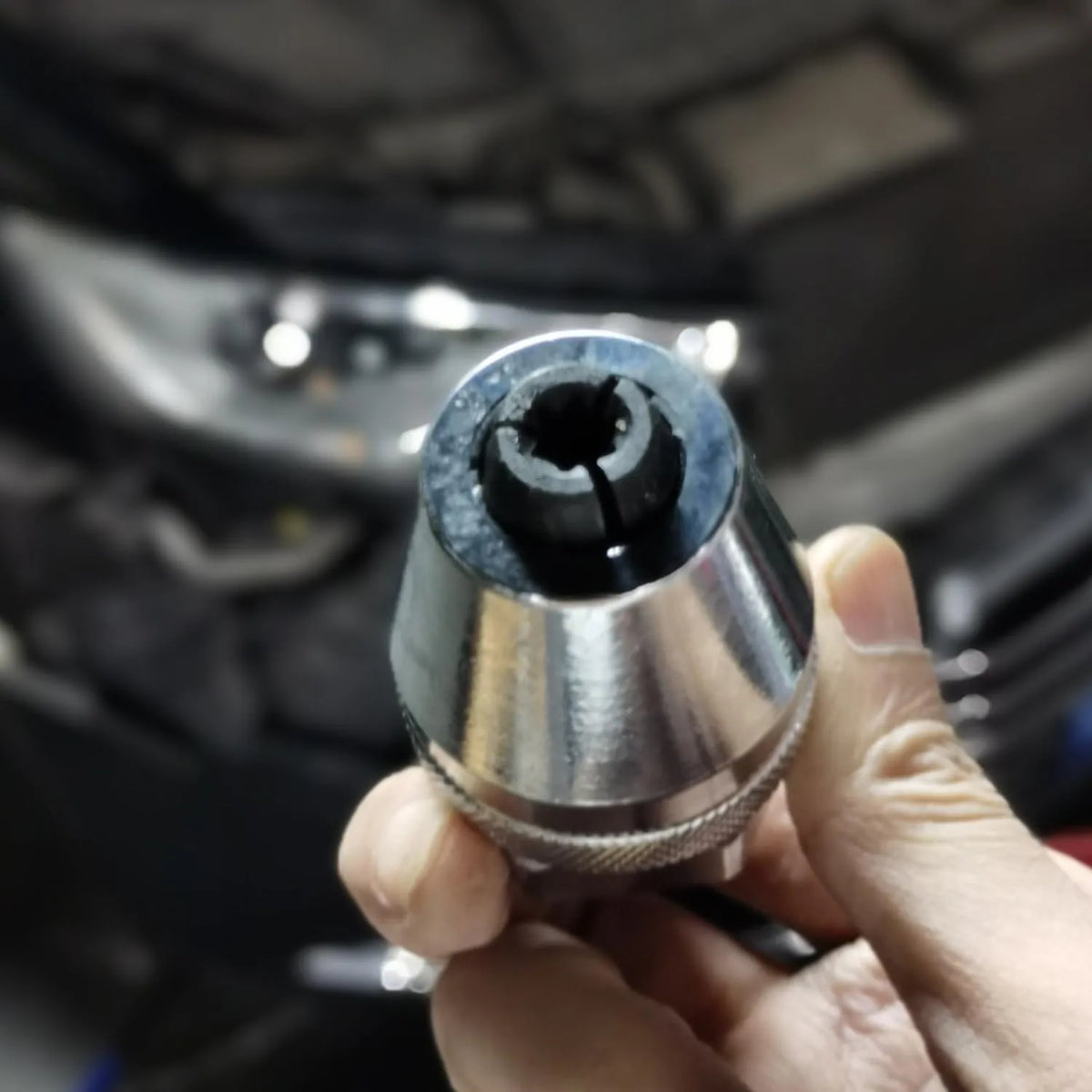 Damaged Bolt and Stud Extractor Tool,Grips and Removes 1/4-Inch to 1/2-Inch Studs
