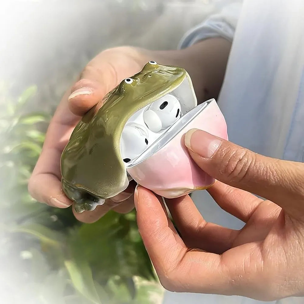 Grin & Go Frog Earbud Case